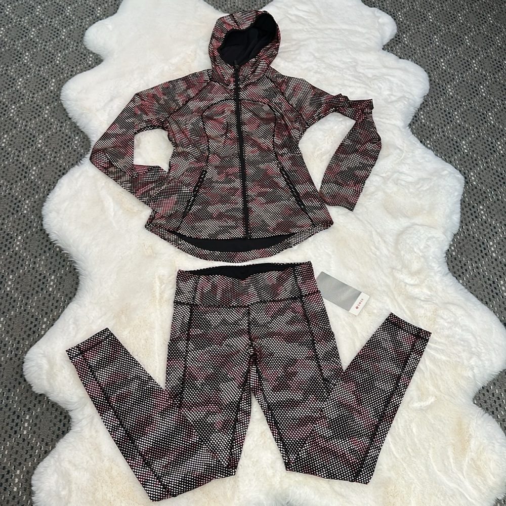 Lululemon reflective SeaWheeze Set. Jacket worn once. Tights never worn.